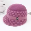 Nuevo Sombrero de Pescador Tejido para Señoras de Mediana Edad y Mayores de Exterior con Forro de Terciopelo para Mantener el Calor y la Moda Otoño e Invierno Sombreros para Madres y Tías Venta al por Mayor
