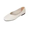 Sapatos rasos femininos de tamanho grande para comércio exterior, novo modelo outono 2026, mocassins de couro macio rasos, sapatos slip-on femininos leves