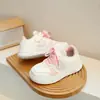 Zapatos de lona para niños de caña baja para niñas, zapatillas deportivas, nuevo estilo para primavera y otoño, versión coreana, zapatos casuales, suela ligera y suave, zapatos blancos para niñas