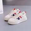 Sandalias cerradas HB702 para uso exterior en verano, malla transpirable, adecuadas para estudiantes de secundaria y niños mayores, zapatillas deportivas blancas caladas para niñas