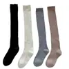 Calcetines largos de canalé de color liso con rayas verticales y volantes para mujer, adelgazantes, para otoño e invierno, sin costuras, de algodón puro, venta al por mayor de la industria del calcetín de Zhuji