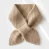 Cachecol de cashmere feminino outono e inverno curto cor sólida versátil estilo coreano perfurado tricotado em cruz espessado quente pequeno cachecol