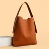 Bolso de hombro transfronterizo nuevo de gran capacidad, moderno y práctico para ir al trabajo, bolso tipo cubo retro, bolso tote personalizable para mujer