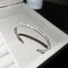 Moda Transfronteriza Europea y Americana Forma de Serpiente de Circonita Pulsera Geométrica Lujo Ligero Sensación de Alta Gama Pulsera Diseño de Nicho Joyería de Mano de Moda para Mujeres