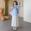 Conjunto de Maternidade Moderno 2026 Verão Novo Estilo Coreano Fashion e Juvenil Camisa + Saia Plissada de Suporte para Barriga Conjunto