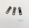 Nº 3 Nº 5 Nº 8 preto brilhante níquel gun cor gun fundo metálico puxador de aba de puxar zíper fabricante zíper em estoque