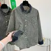 Foto Real de Camisa a Cuadros 2026 para Mujer con Solapas de Color Contrastante, Corte Holgado Versátil Casual, Efecto Adelgazante, Nueva Camisa de Manga Larga de Otoño para Mujer