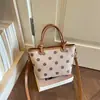 Bolsa de balde da moda com estampa de bolinhas para o dia a dia, nova, tendência em camurça 2026, bolsa de ombro e transversal feminina, versão coreana super popular