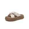 Pantuflas de Suela Gruesa Zhr para Mujer Verano 2026 Nuevo Estilo Tira Cruzada Versátiles Zapatos de Playa Satinados Amigables con la Piel Zapatos de Plataforma