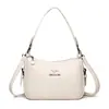 Nuevo Bolso de Madre de Cuero Suave en Relieve 2026 para Mujeres de Mediana Edad, Bolso de Hombro Cruzado de Moda Versátil de Gran Capacidad