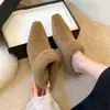Nuevas Pantuflas de Piel para Mujer Medio Abiertas Felpa Calientes Para Usar al Aire Libre Otoño/Invierno Adelgazantes de Punta Cerrada Estilo Coco Moda Retro 2026