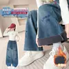 Pantalones de Peluche para Niñas Otoño Invierno 2026 Estilo Nuevo Tallas Mediana y Grande Jeans con Graffiti para Niños Pantalones Casuales Gruesos Estilosos para Niños