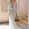 En stock 2026 nuevo vestido francés estampado retro cuello en V cordones cintura fruncida adelgazante vestido largo