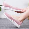 Novos sapatos femininos 2023 respiráveis confortáveis boca rasa casuais de cano baixo para mães de meia-idade e idosos venda por atacado sapato feminino