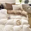 Juego de cuatro piezas de color sólido de terciopelo de leche Clase A, funda de edredón de terciopelo para bebé engrosada de invierno, sábana, juego de tres piezas de ropa de cama para dormitorio