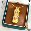 Pingente Cilíndrico Oco Esculpido Banhado a Ouro com Diamantes Incrustados e Pedras Preciosas Coloridas, Requintado e Luxuoso