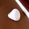 Anel oval minimalista de resina, luxo leve com toque de alta qualidade, anel da moda para o dedo indicador, design exclusivo de nicho, joia versátil