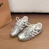 Tênis de Treino Alemão Redondo da Moda para Mulheres, Novo Primavera/Verão 2026, Cadarço Duplo, Sola Grossa, Versátil, Esportivo Casual