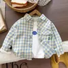 Camisas infantiles de primavera y otoño para niños y niñas, ropa de bebé elegante, diseños modernos y únicos, estilo de Hong Kong, estilo coreano y estilo japonés, camisas de rayas y cuadros