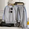 Novo Estilo de Outono Conjunto de Moletom Infantil Manga Longa para Meninas Moletom Esportivo Estiloso e Calça de Moletom Peça Dupla Moda Fofo Pulôver