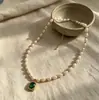 Colar de Pérolas de Água Doce em Formato de Arroz e Diamante Verde de Comprimento Estendido para Mulheres, Design de Nicho Retro de Luxo Leve, Corrente de Clavícula da Moda