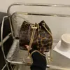 Bolso Cubo de Moda con Estampado de Leopardo para Mujer, Elegante Diseño de Cadena, Nuevo Estilo Otoño e Invierno, Bolso Cruzado Elegante y Único