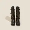 Botas Marrons de Cano Médio com Solado Grosso para Mulheres 2025 Novo Outono e Inverno Look Emagrecedor Botas Cavaleiro Pretas com Saias