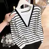 Outono/Inverno 2026 Novo Suéter Feminino Estilo Coreano Gola Redonda Blocos de Cor Manga Longa Falso Duas Peças Camada Base
