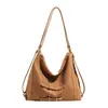 La bolsa de mano más fácil de combinar para el día a día para mujer 2025 Invierno Nueva Gran Capacidad Accesible Estilo de Lujo Mochila de un Hombro