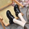 Sapatos Pequenos de Couro Femininos Outono e Inverno 2024 Vintage Britânico Brock Esculpido Fivela Dupla de Cinto Mocassins de Pedal Único