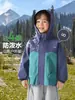 Jaqueta Impermeável Externa para Menino Europeu Outono 2026 Nova Roupa Infantil Outono Criança Bebê Estilo Primavera Outono Top Tendência