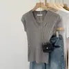 Blusa de tricô casual elegante de cor sólida com decote em V estilo coreano para mulheres, nova camiseta slim fit de verão para o início do verão de 2026