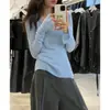 Blusa de tricô azul estilo coreano com gola U e manga longa para mulheres, corte justo, macia e aconchegante, adequada para primavera e outono, camiseta de base com ombros normais e decote baixo