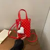 Nova Bolsa Fashionável para Celular Feminina 2026, Bolsa de Ombro Fofa com Bolinhas, Bolsa Transversal Brilhante de Couro Envernizado