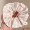Diadema de lazo de encaje de moda, banda para el cabello extragrande estilo coreano, delicado patrón floral, perfecta para crear un peinado de moño