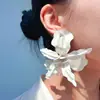 Pendientes Grandes de Flor Exagerada de Europa y América, Marca Transfronteriza Za En Stock Pendientes Metálicos Lacados Blanco Crudo, Exquisito Collar