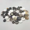 Botones de resina de imitación de cuerno de fábrica directos botón redondo de cuatro ojales botones para abrigo cortavientos al por mayor