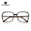 Gafas de madera STUDIOMUKU con montura redonda ovalada y diseño único, montura degradada.