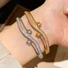 Pulseira Flor Onda Zircônia Estilo Luxo Leve para Mulheres Versátil de Alto Padrão para o Dia a Dia Design de Nicho Joia de Mão Atacado
