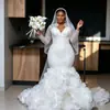 Vestido de noiva sereia de manga longa para plus size, com contas, decote em V e cauda em sino, projetado para noivas com curvas, disponível em plataformas de e-commerce internacionais.