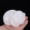 Ornamento de Mão Pixiu de Jade Branco Imitação de Jade Hetian Feito de Material Mongol, Peça de Mão do Deus da Riqueza, Escultura em Jade para Venda no Atacado para Fontes de Transmissão ao Vivo