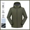 Jaqueta Fina Soft Shell com Capuz Vermelho Roupa de Trabalho Personalizada com Logo Impresso Jaqueta Casual para Outono e Inverno Aniversário Corporativo