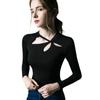 Camiseta negra con escote asimétrico, diseño de pétalo calado, top moderno, sexy, camisa pequeña, otoño, nuevo básico