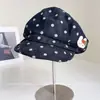 Gorra de Peluche con Lunares Estilo Retro para Mujer, Versátil Gorra de Boina Moda Otoñal Estilo Británico con Parche de Conejo, Gorra Octogonal de Moda