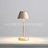 Luz de noturna de carregamento simples transfronteiriça Lâmpada de mesa pequena nórdica Lâmpada de cabeceira de quarto Lâmpada de mesa de aprendizado com toque para proteção ocular atacado