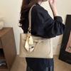 Bolsa feminina tote de ombro simples e moderna, popular na cidade nesta primavera de 2025, de grande capacidade para o dia a dia