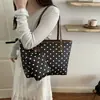 Conjunto de Dos Piezas de Polipiel con Lunares Transfronterizo Verano 2026 Nueva Moda Elegante Simple para el Trabajo Elegante Bolso Tote de Hombro