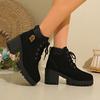 Botas Estilo Britânico Tamanho Grande Salto Grosso Outono e Inverno 2025 Novo Solado Grosso Moda Bico Redondo Cadarço Frontal Botas Curtas Femininas