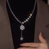 Tiktok mismo estilo elegante personalidad micro incrustado circonita copo de nieve colgante collar cadena de clavícula otoño e invierno cadena de suéter navideño moda