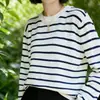 26 Verano Nuevo Estilo Seda de Hielo Rayado Cuello Redondo Delgado Bloque de Color Manga Larga Versátil Moderno Holgado Casual Top de Punto para Mujer